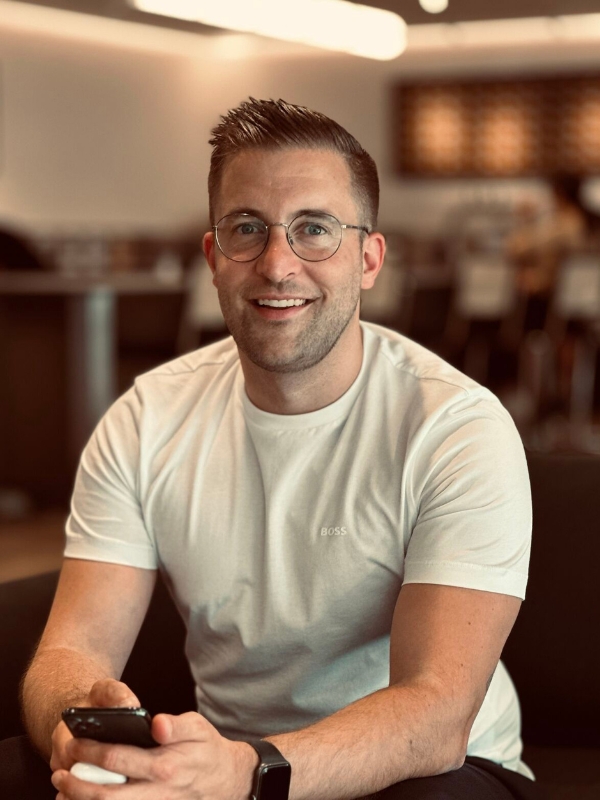 Lukas Weisser - CEO & LinkedIn Consultant Branding People